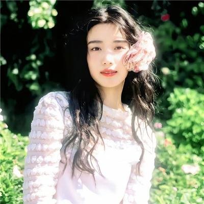 落在她身边